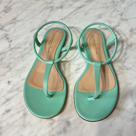 GIANVITO ROSSI
Women's Jaey Leather Thong Flat Blue Sandals - Picture 3 of 8